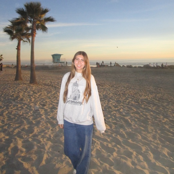 welcome to my closet 🧺 - Picture 2 of 3